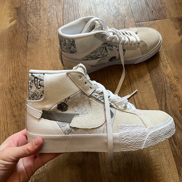 Nike Sneaker - Picture 2 of 8